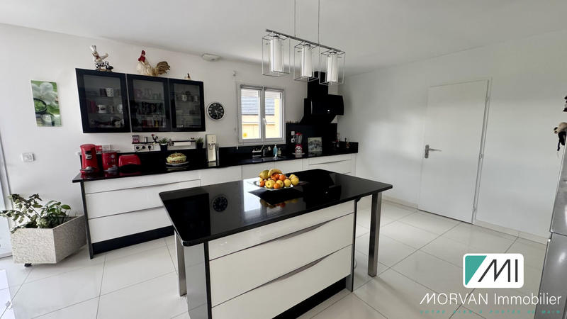 Maison - 228 m² - 8 pièces