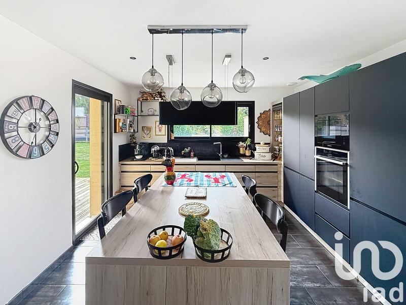 Maison - 225 m² - 8 pièces