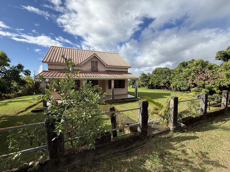 Propriété - 245 m² - 9 pièces