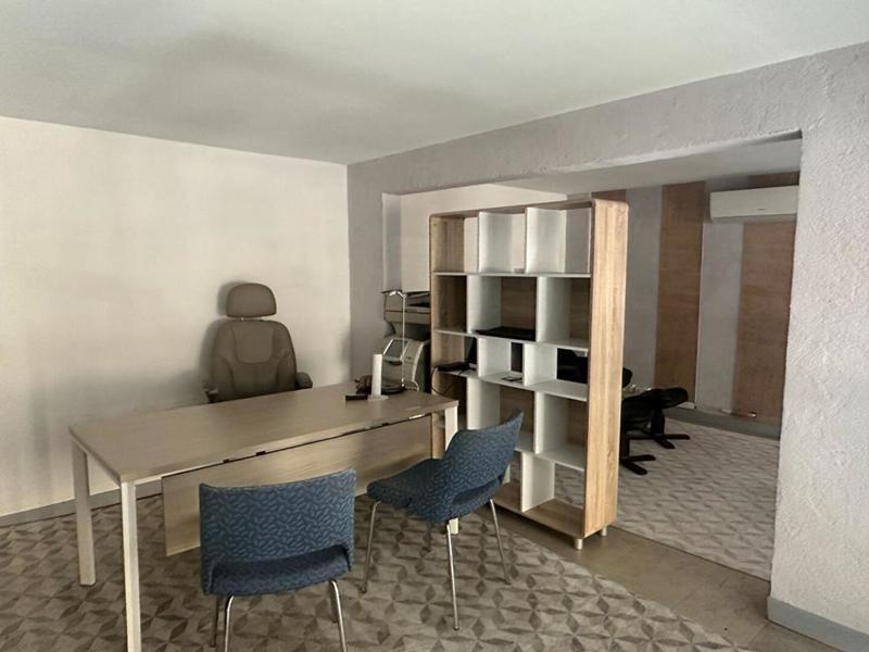 Local commercial - 4 pièces