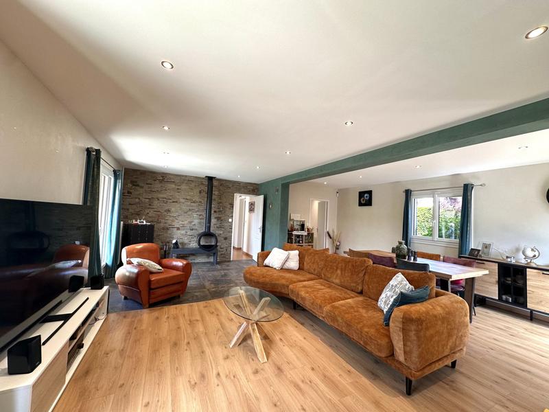 Maison traditionnelle - 137 m² - 6 pièces