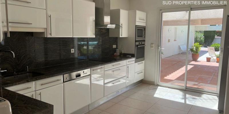 Maison - 216 m² - 6 pièces