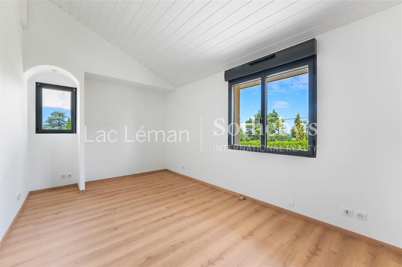 Maison - 210 m² - 6 pièces