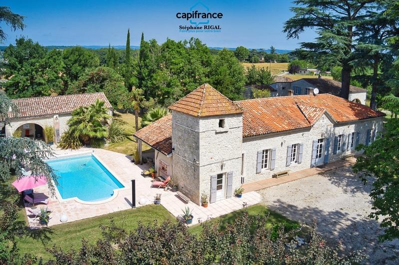 Propriété - 210 m² - 14 pièces