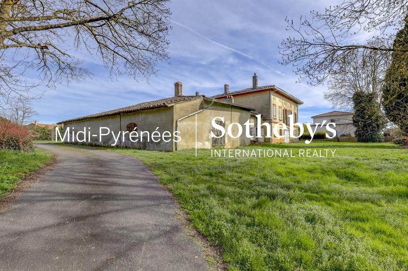 Maison - 232 m² - 6 pièces