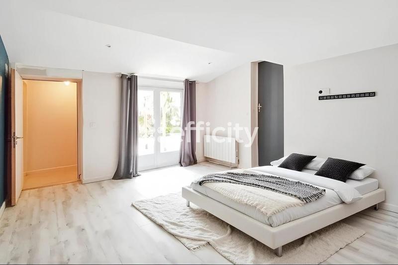 Maison - 142 m² - 7 pièces