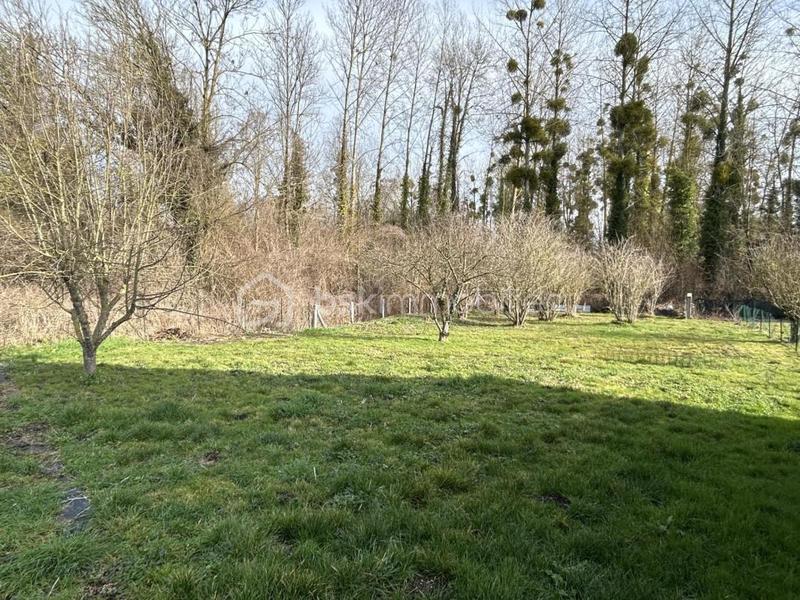Terrain constructible - 682 m²