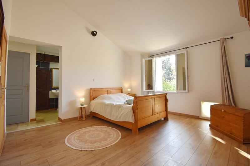 Maison - 419 m² - 9 pièces