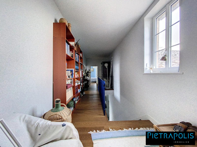 Maison - 270 m² - 8 pièces