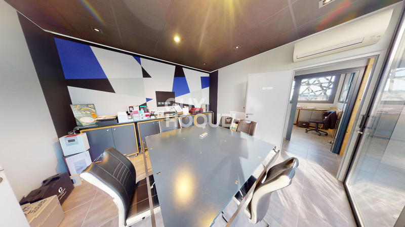 Local d'activité / Entrepôt - 121 m² - 7 pièces