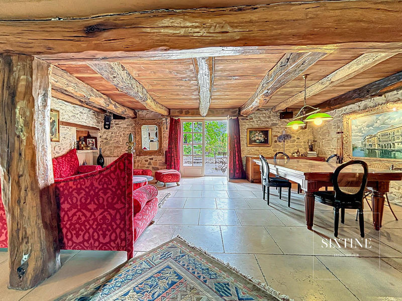 Maison ancienne - 552 m² - 10 pièces
