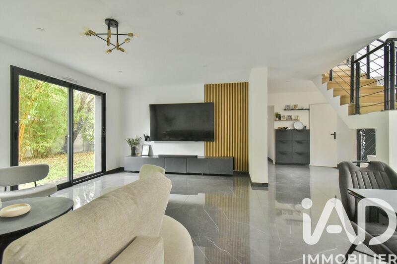 Maison - 159 m² - 7 pièces