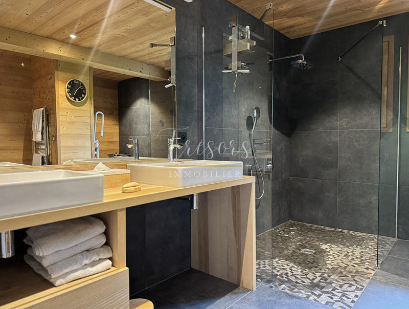 Maison - 287 m² - 7 pièces