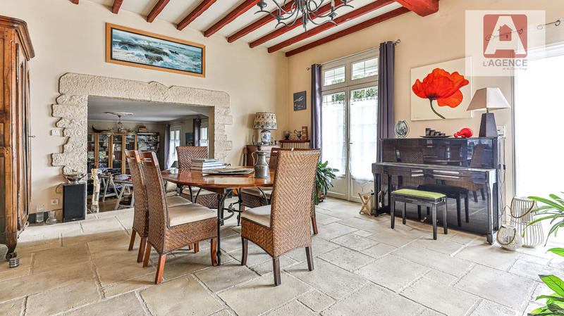 Maison - 346 m² - 8 pièces