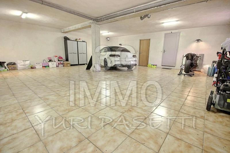 Propriété - 210 m² - 7 pièces