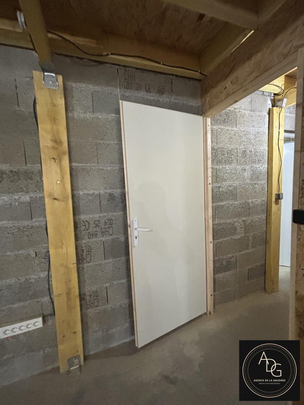 Local d'activités - 85 m² - 1 pièce