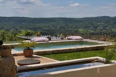 Maison - 240 m² - 8 pièces