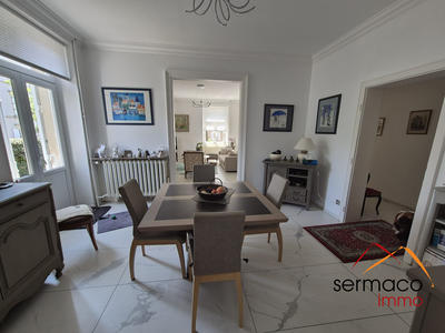 Maison - 334 m² - 14 pièces