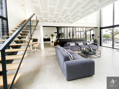 Villa - 320 m² - 8 pièces