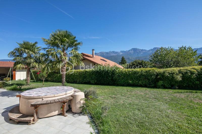 Maison - 221 m² - 9 pièces