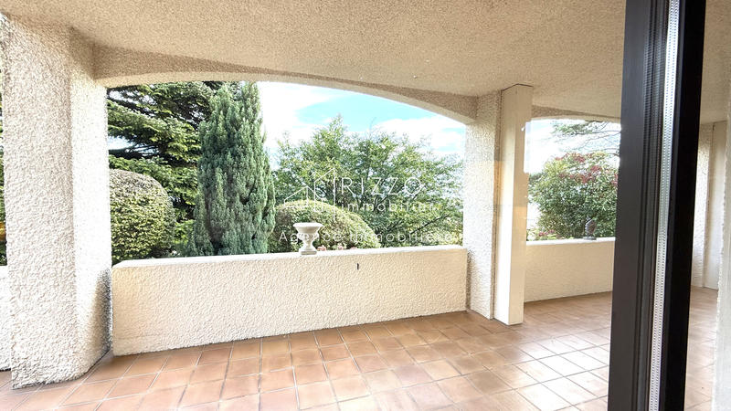 Maison - 330 m² - 12 pièces