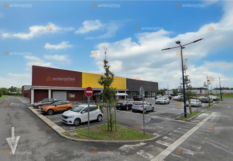 Local commercial - 2 300 m²