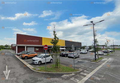 Local commercial - 2 300 m²