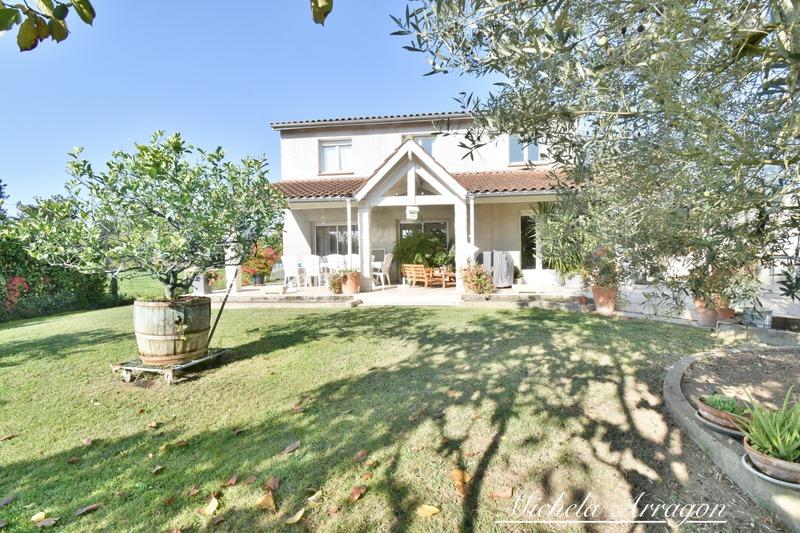 Maison - 188 m² - 9 pièces