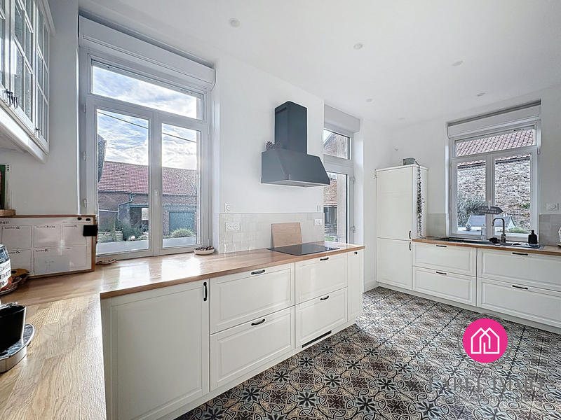 Maison - 250 m² - 10 pièces