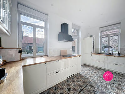 Maison - 250 m² - 10 pièces