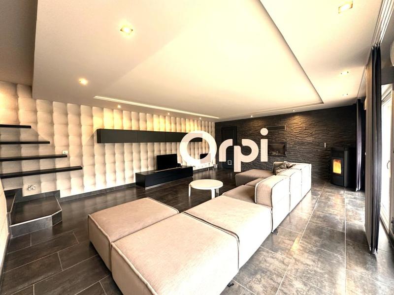 Maison - 222 m² - 6 pièces