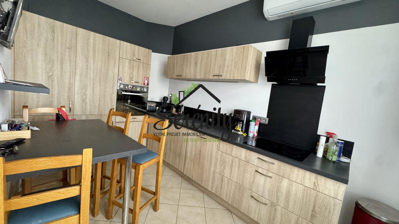 Maison - 180 m² - 8 pièces