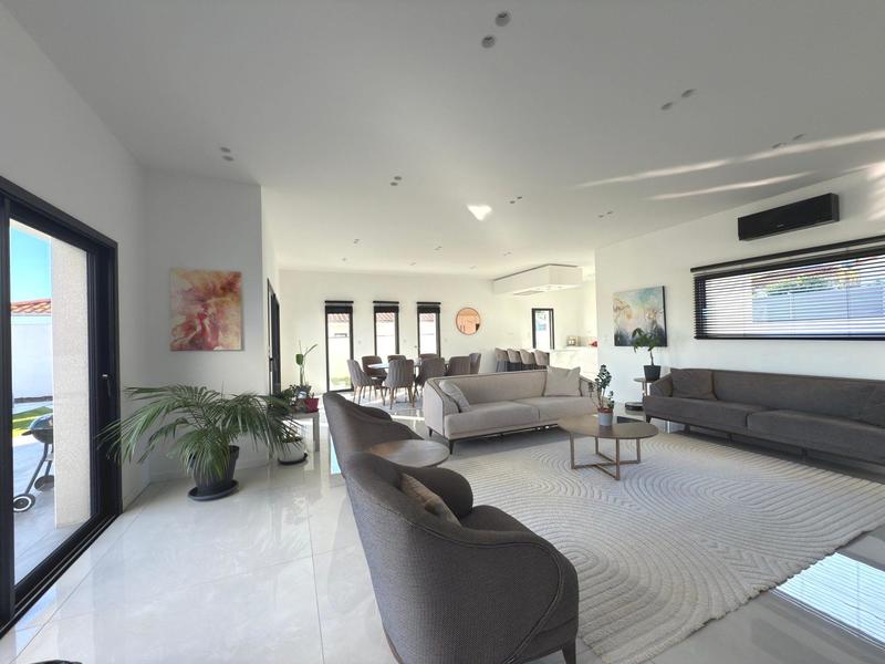 Maison - 159 m² - 6 pièces