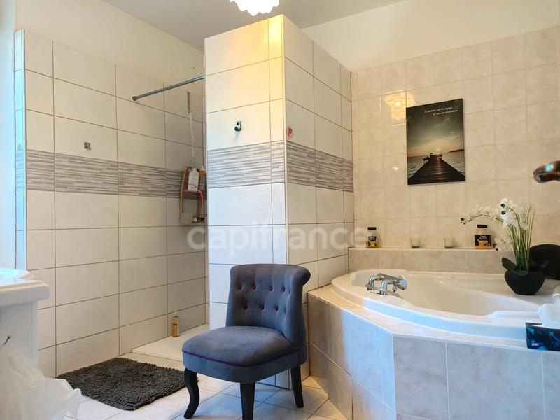 Maison - 220 m² - 7 pièces