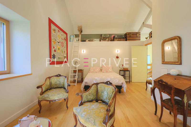 Maison - 300 m² - 12 pièces