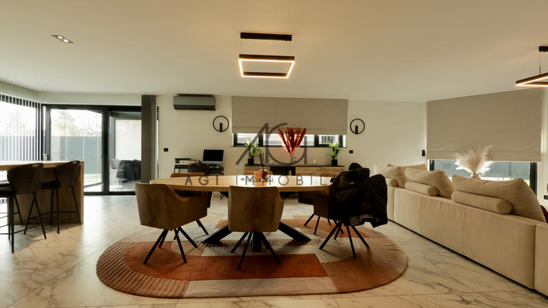 Maison - 228 m² - 5 pièces