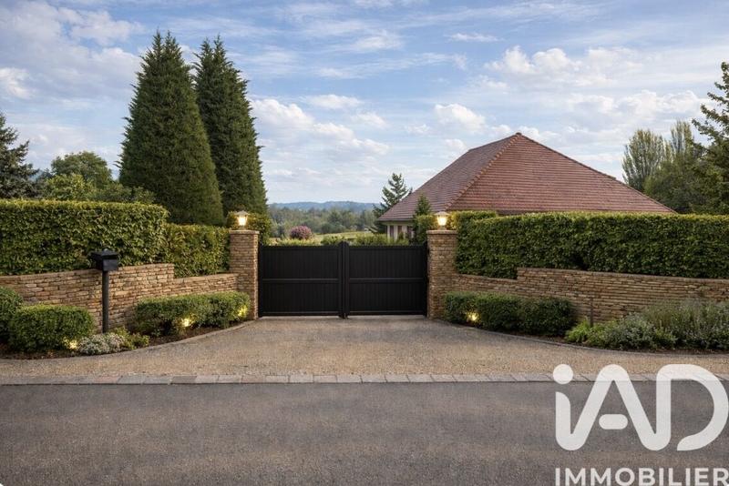 Maison - 285 m² - 9 pièces