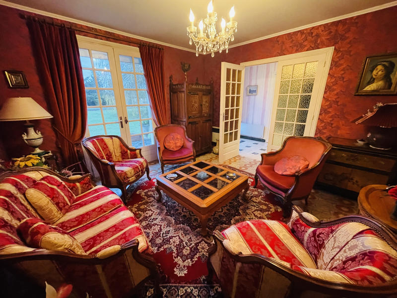 Maison - 208 m² - 8 pièces