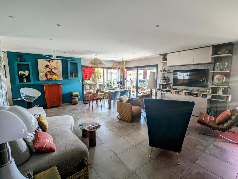 Maison - 220 m² - 6 pièces