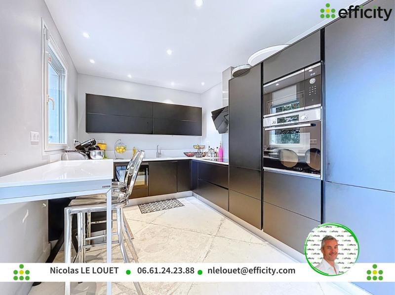 Demeure - 215 m² - 7 pièces