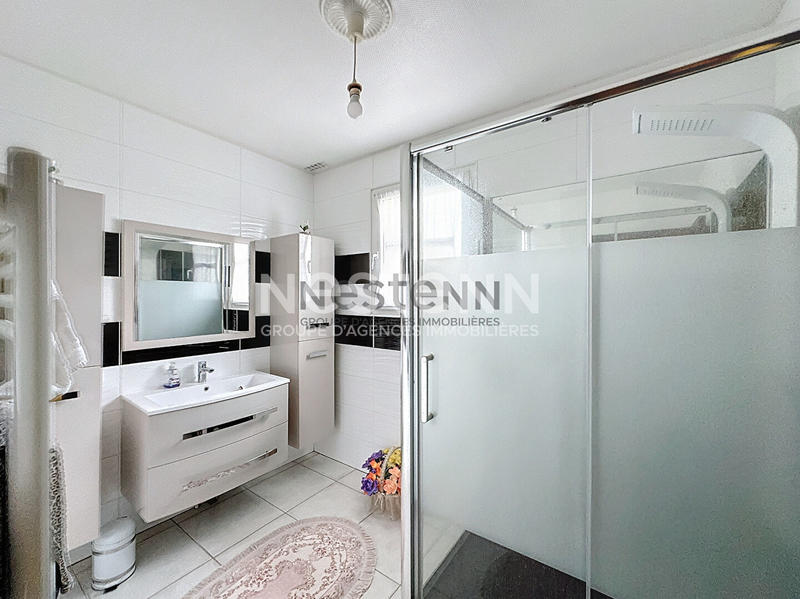 Maison - 214 m² - 7 pièces