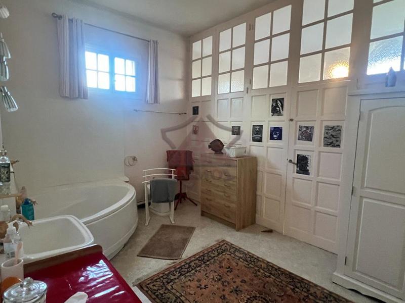 Propriété - 212 m² - 10 pièces