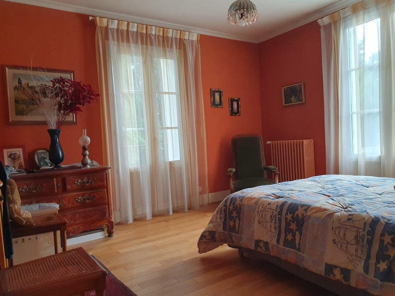 Maison - 222 m² - 8 pièces