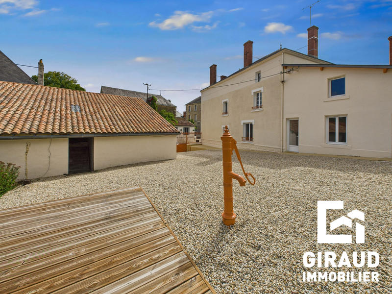 Maison ancienne - 312 m² - 8 pièces