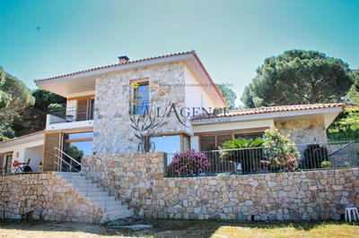 Maison - 200 m² - 5 pièces