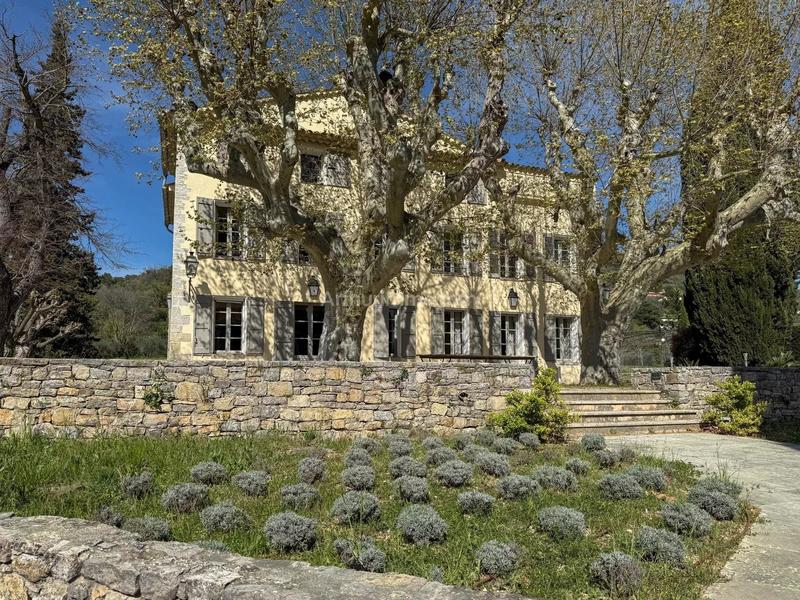 Maison - 359 m² - 10 pièces