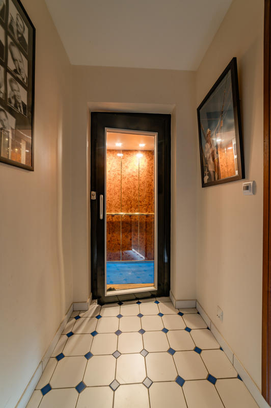 Maison - 342 m² - 8 pièces