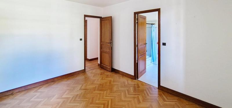 Maison - 250 m² - 5 pièces