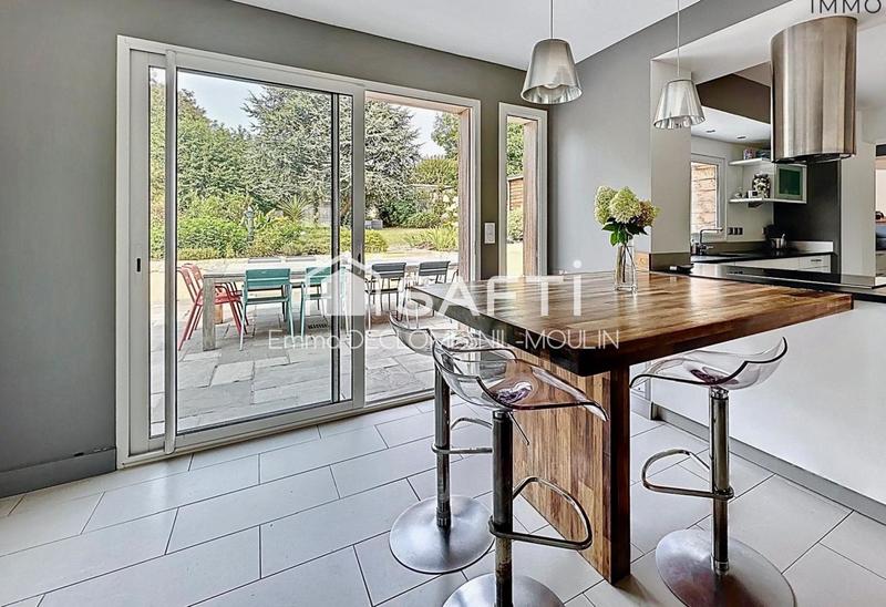 Maison - 232 m² - 8 pièces