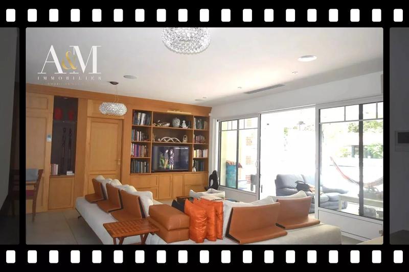 Villa - 240 m² - 10 pièces